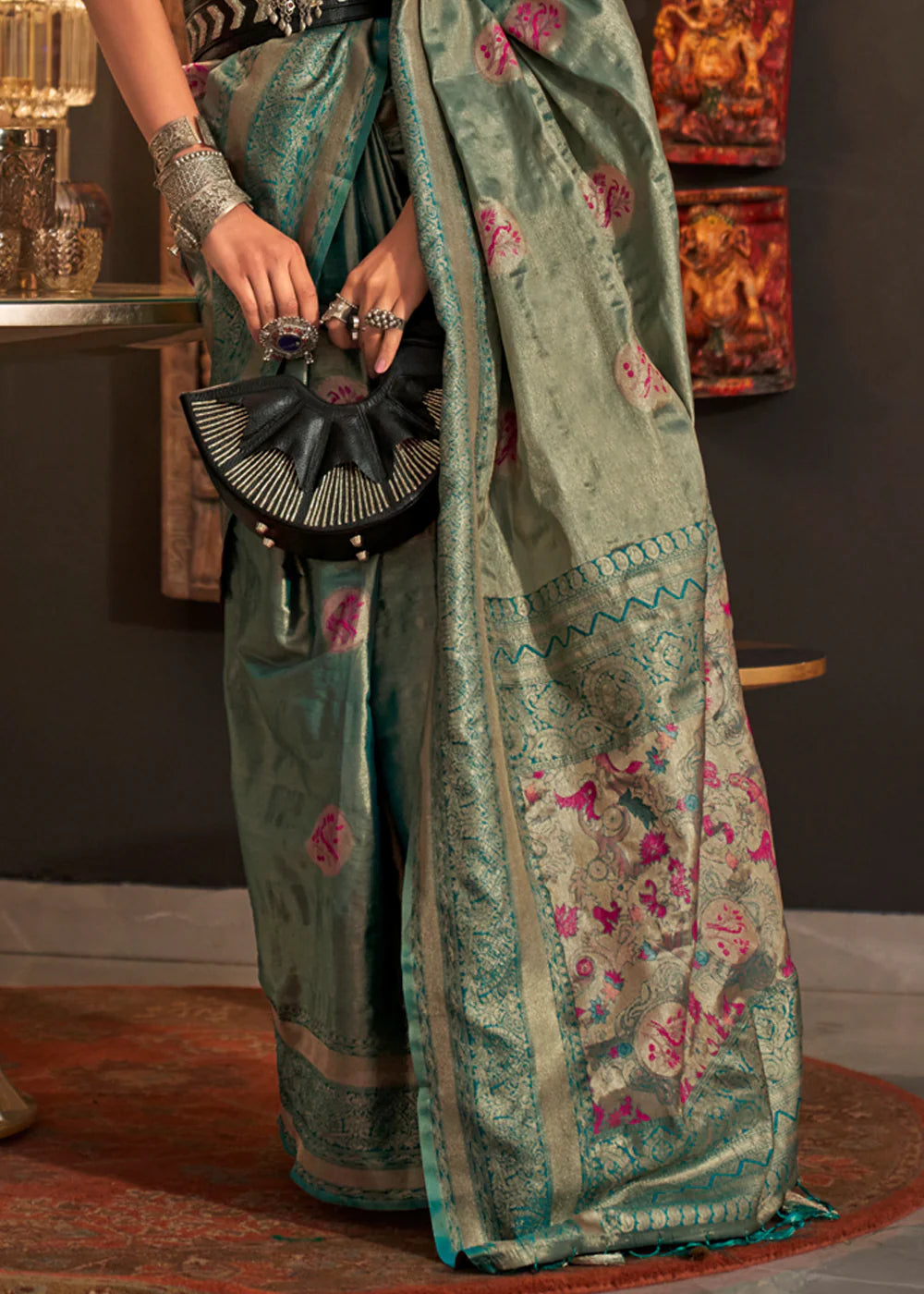 GREEN Dual Tone Woven Handloom Weaving Kanjivaram Silk Saree
