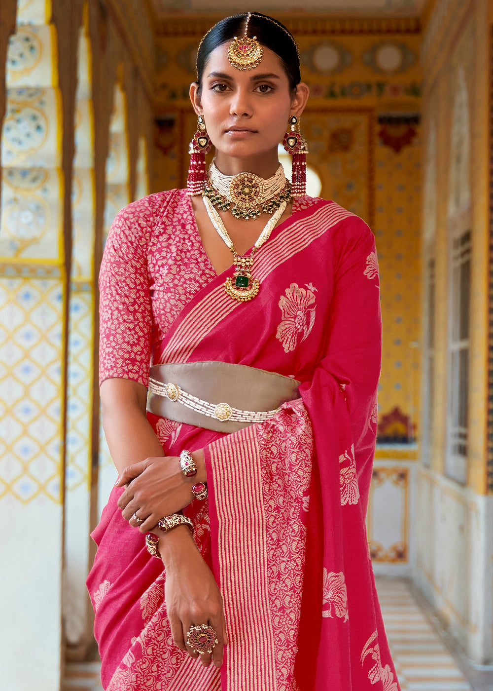 Exquisite Elegance: Discover the Charm of Our Rani Pink Banarasi