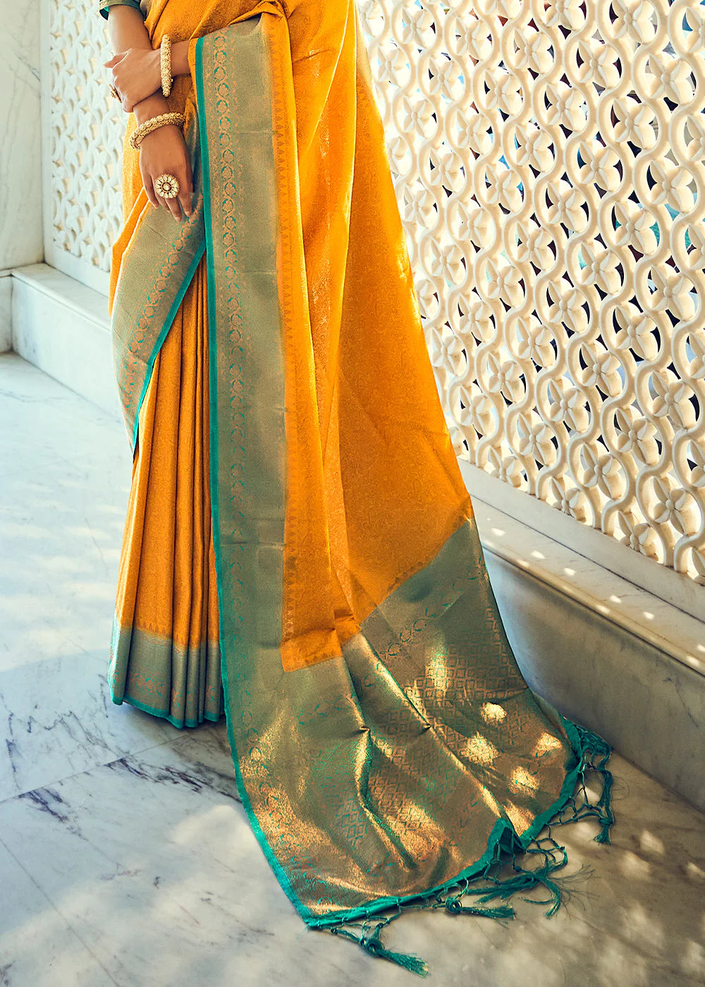 YELLOW WOVEN DESIGNER SILK SAREE WITH ZARI