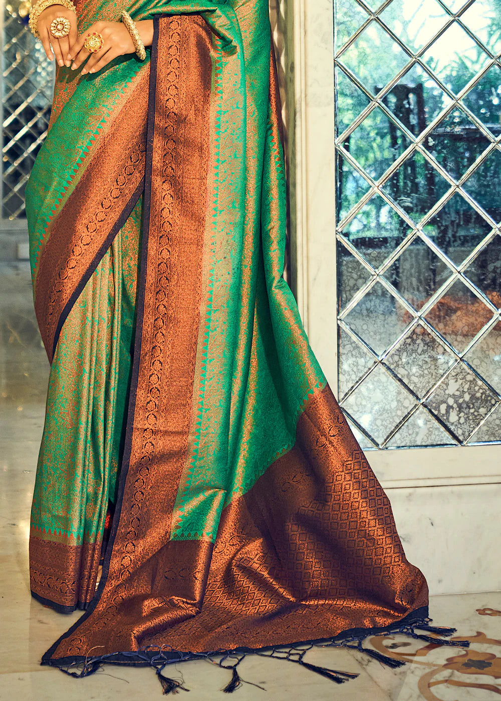 GREEN & BLUE WOVEN DESIGNER SILK SAREE WITH ZARI