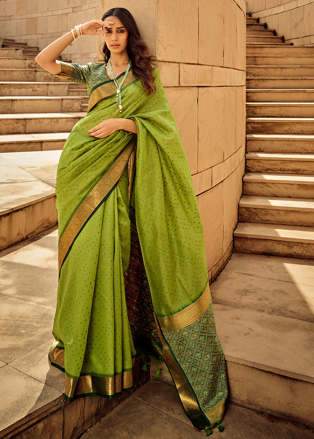 GREEN WOVEN PATOLA SILK SAREE