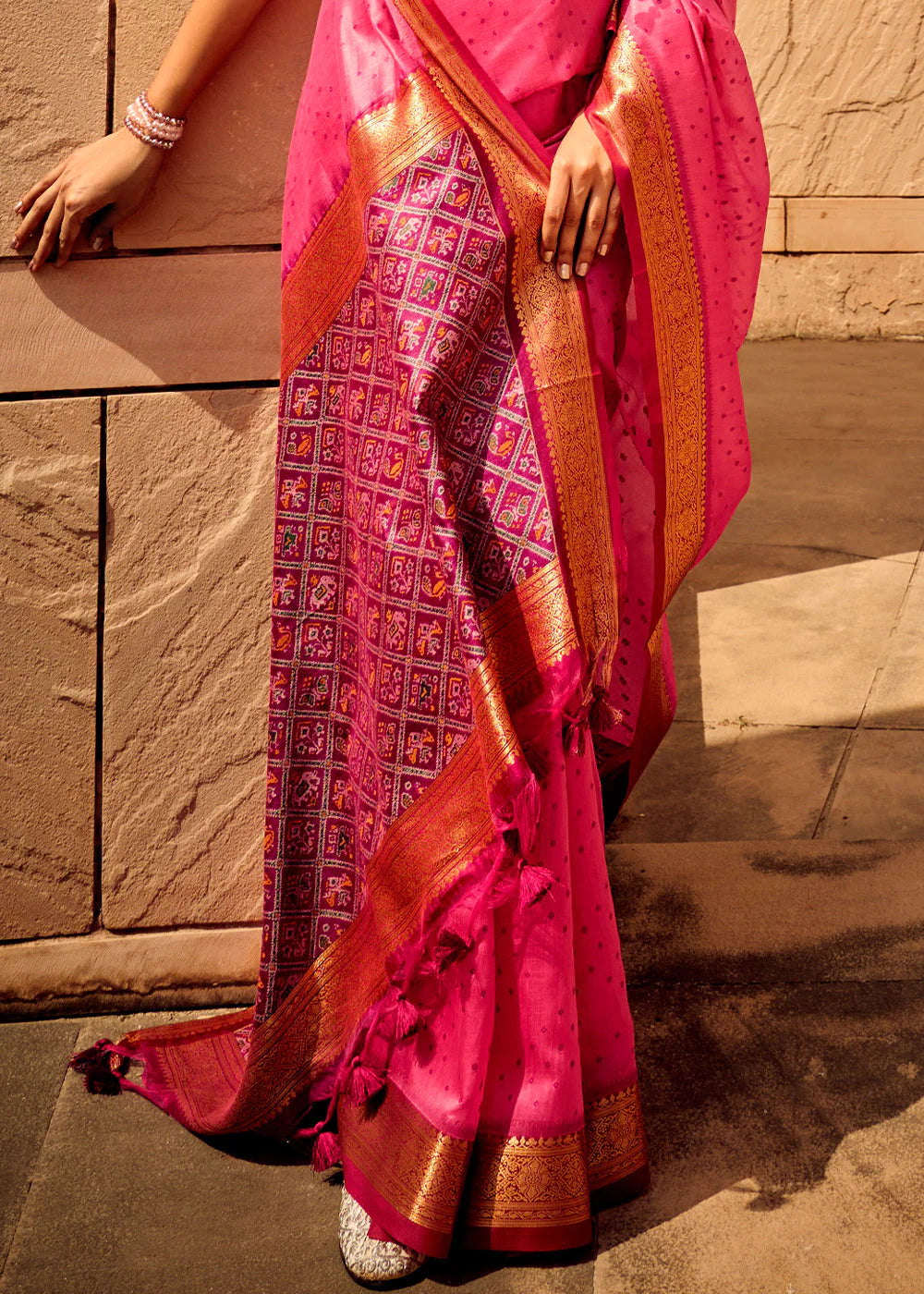 PINK WOVEN PATOLA SILK SAREE