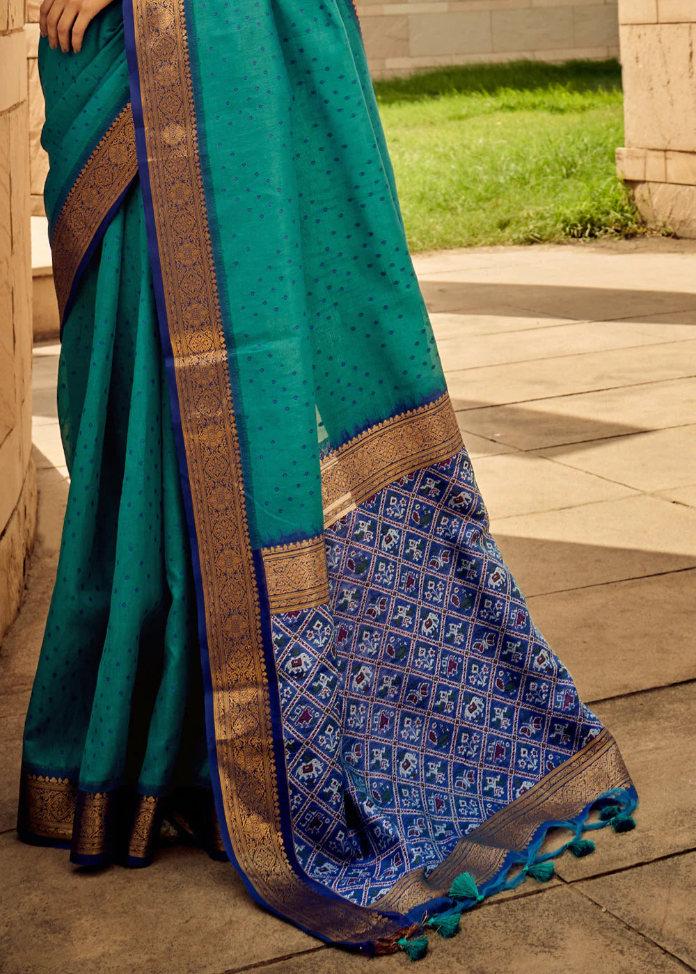 BLUE WOVEN PATOLA SILK SAREE