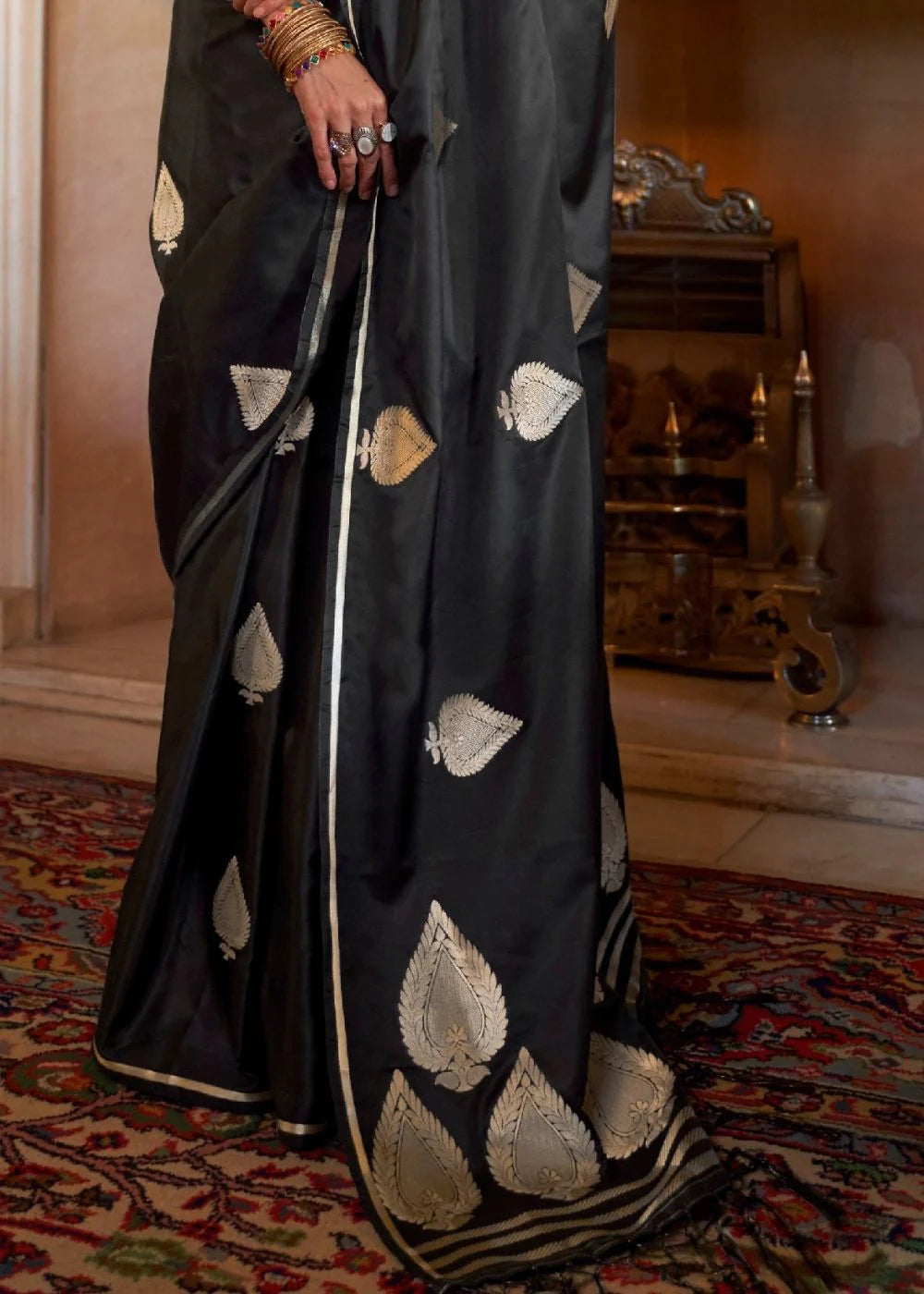 MIDNIGHT BLACK ZARI BUTTA WOVEN BANARASI SILK SAREE