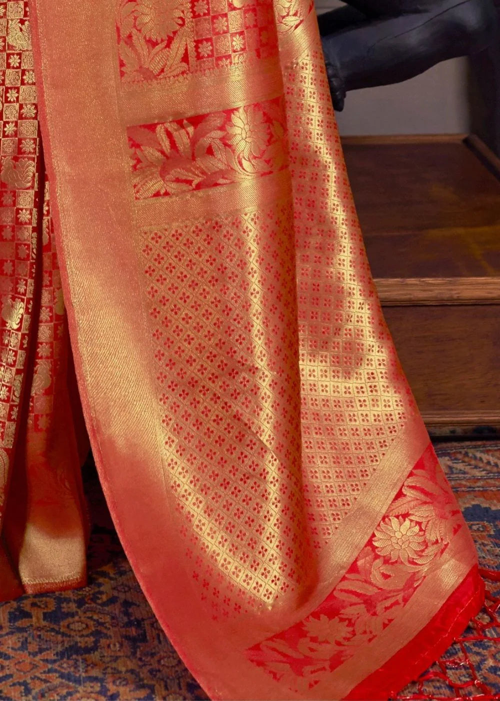 RED GOLDEN BLEND KANJIVARAM SOFT WOVEN SILK SAREE