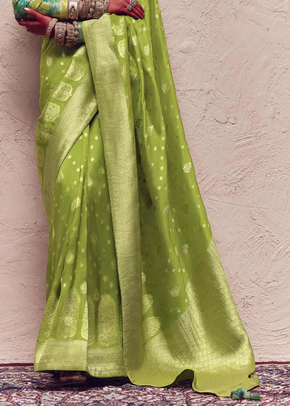 Fern Green ZARI WOVEN DOLA SILK SAREE WITH ZARI WOVEN BLOUSE