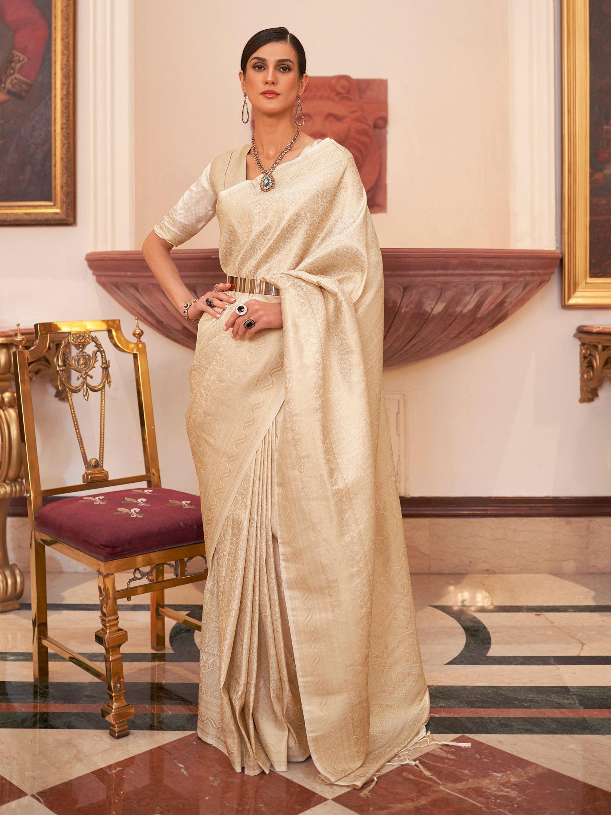 PARCHMENT WHITE & GOLDEN HANDLOOM WOVEN KANJIVARAM SILK SAREE