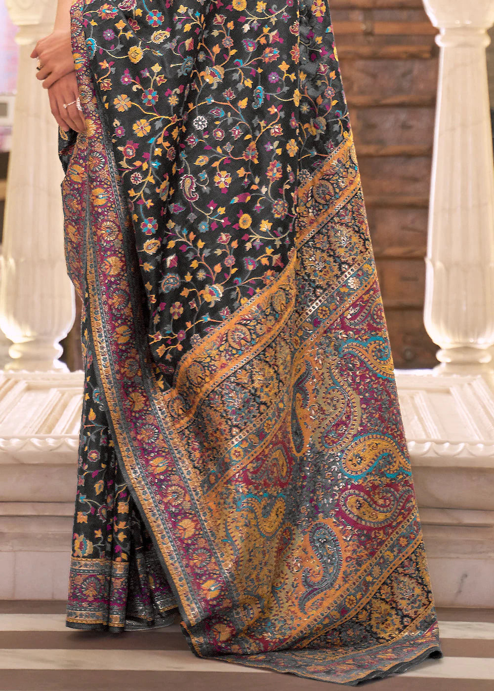 ONYX BLACK BANARASI JAMAWAR WOVEN SILK SAREE