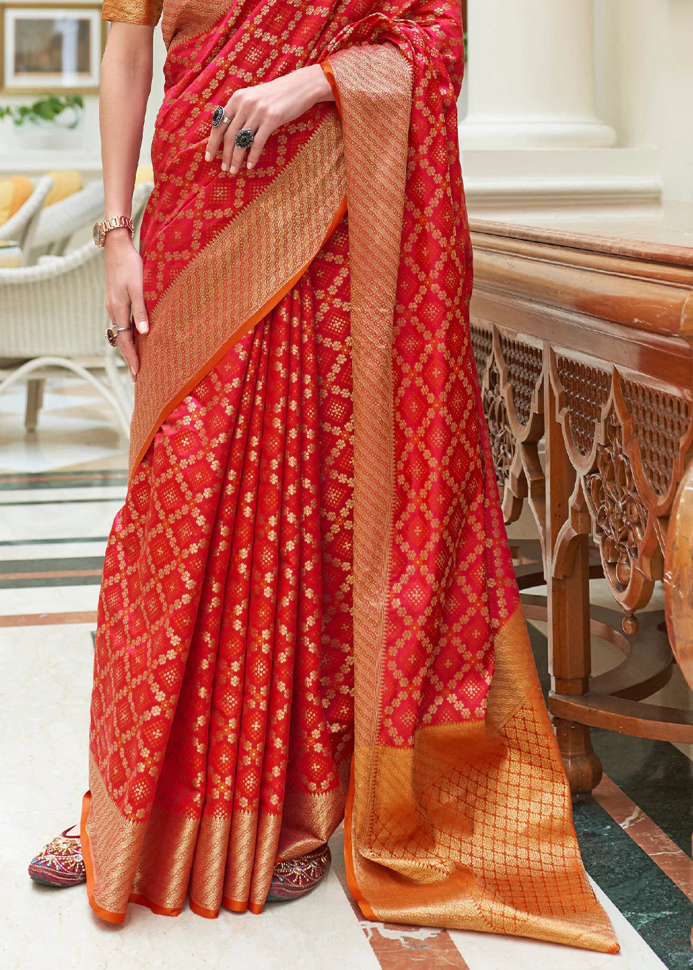 FAMIGO RED HANDLOOM PATOLA WEAVE SILK SAREE