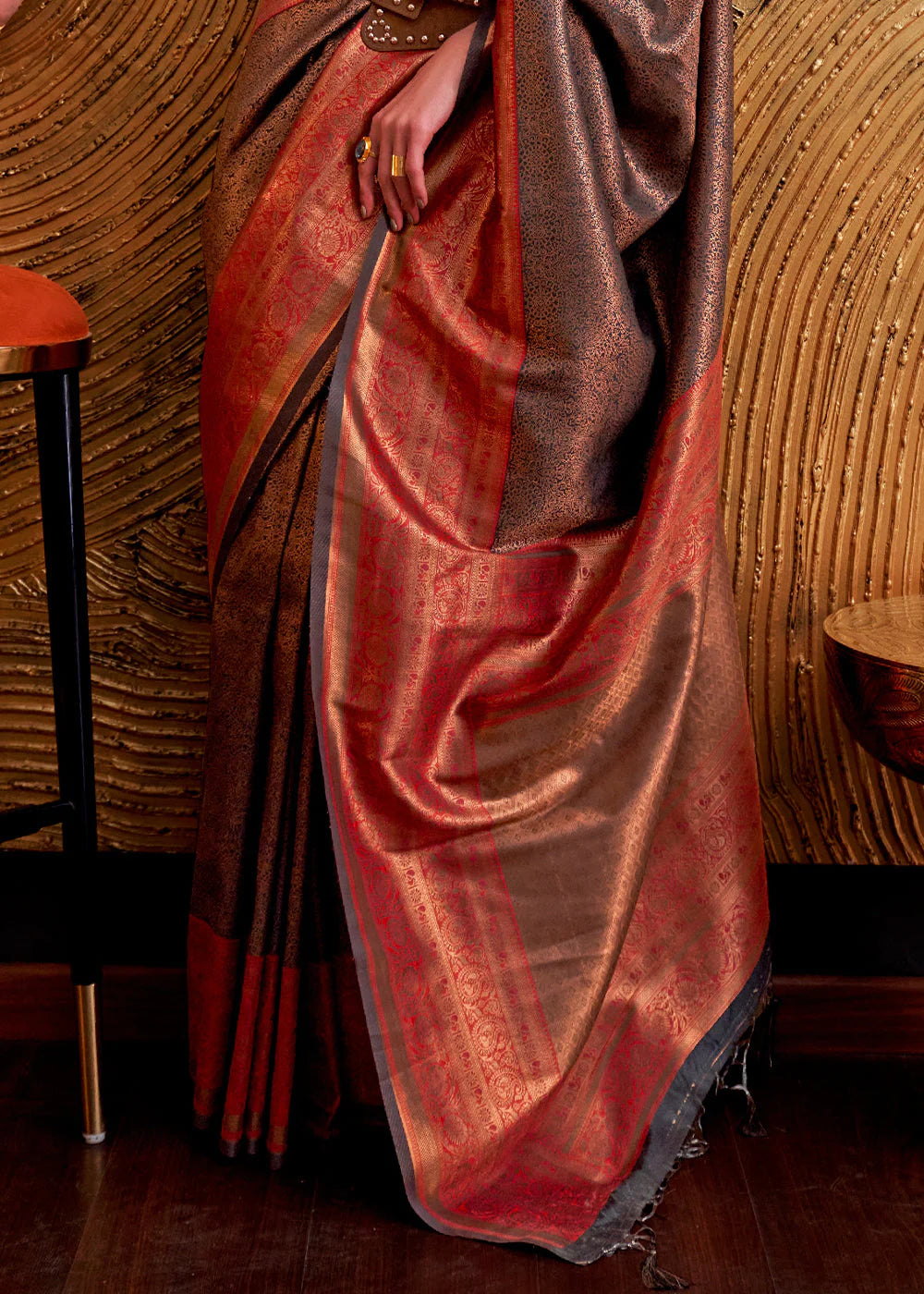 BURLYWOOD BROWN HANDLOOM WOVEN DESIGNER SILK SAREE