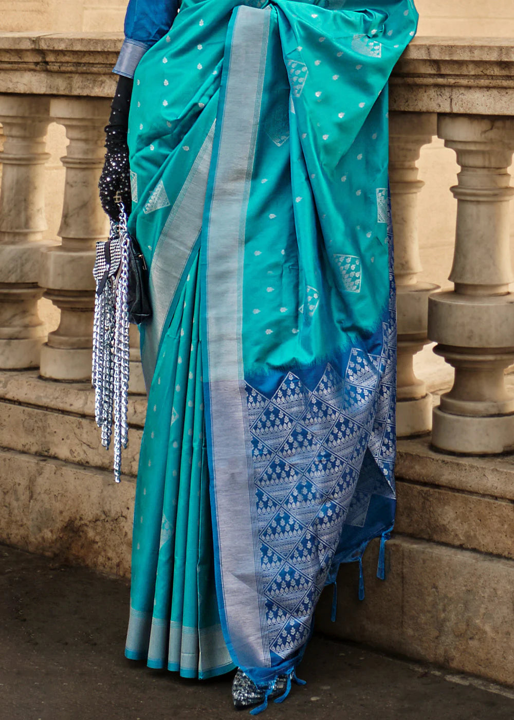 TIFFNY BLUE HANDLOOM WOVEN SOFT SILK SAREE