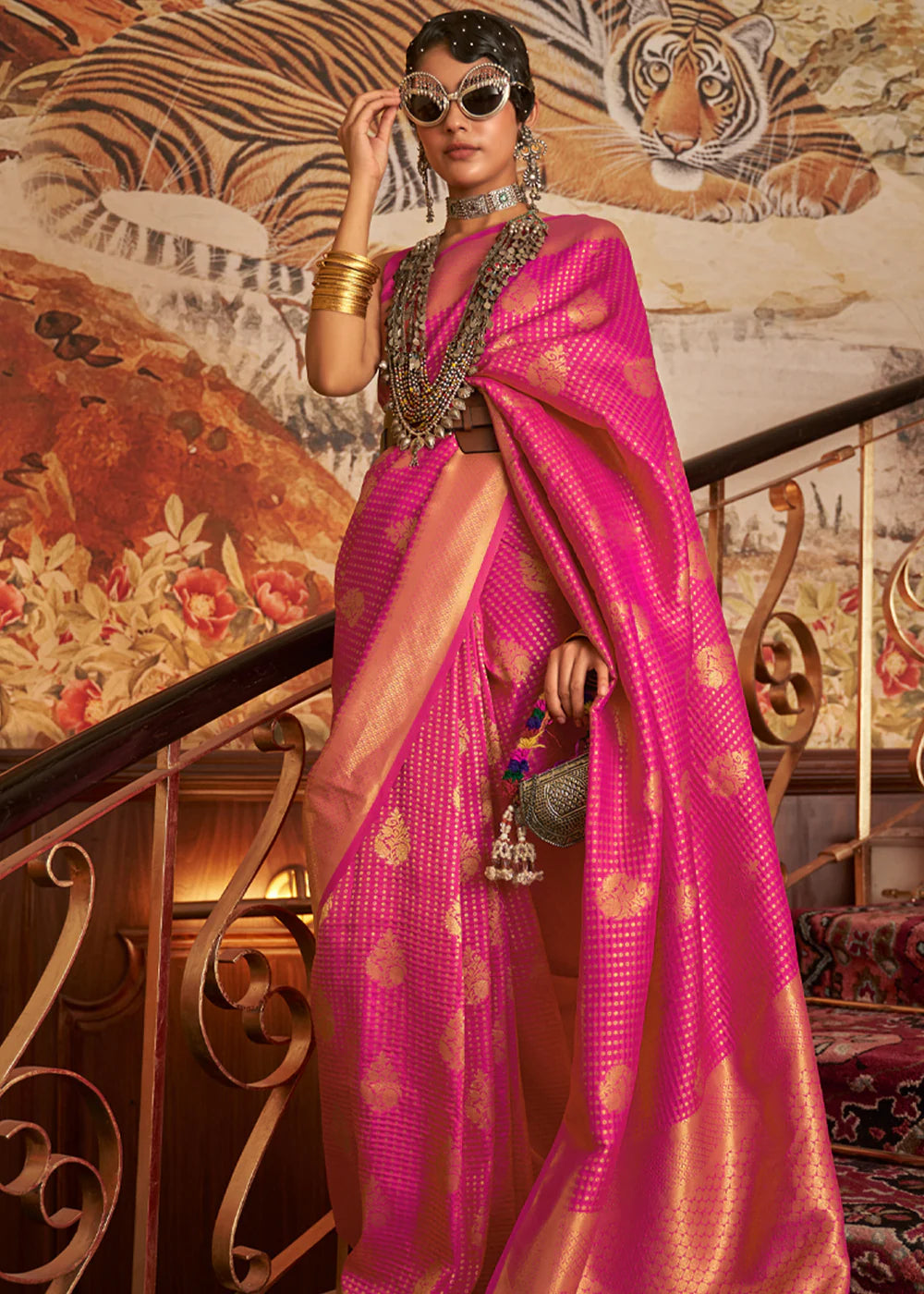 LOUTAS PINK WOVEN BANARASI SILK SAREE