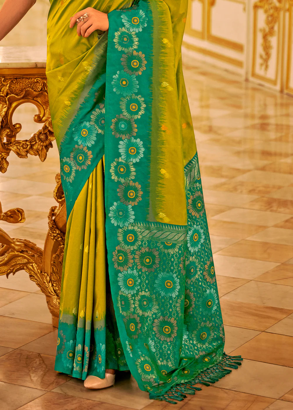 GREEN & YELLOW TWO TONE WOVEN BANARASI SILK SAREE