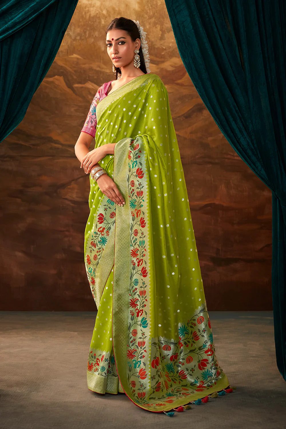 PEAR GREEN Woven Paithani Banarasi Soft Silk Saree