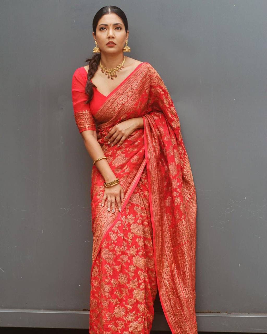 RED SAREE WITH COPPER ZARI WEAVING