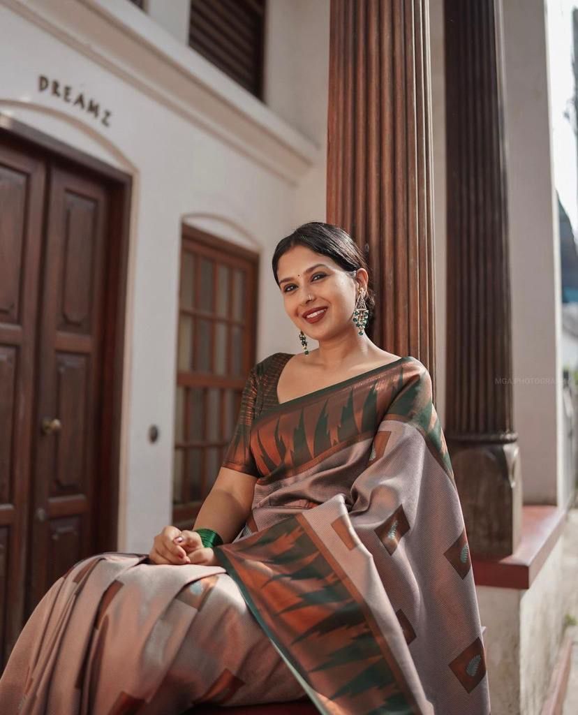 DARK GREEN  BANARASI SILK WITH COPPER ZARI WEAVING SAREE