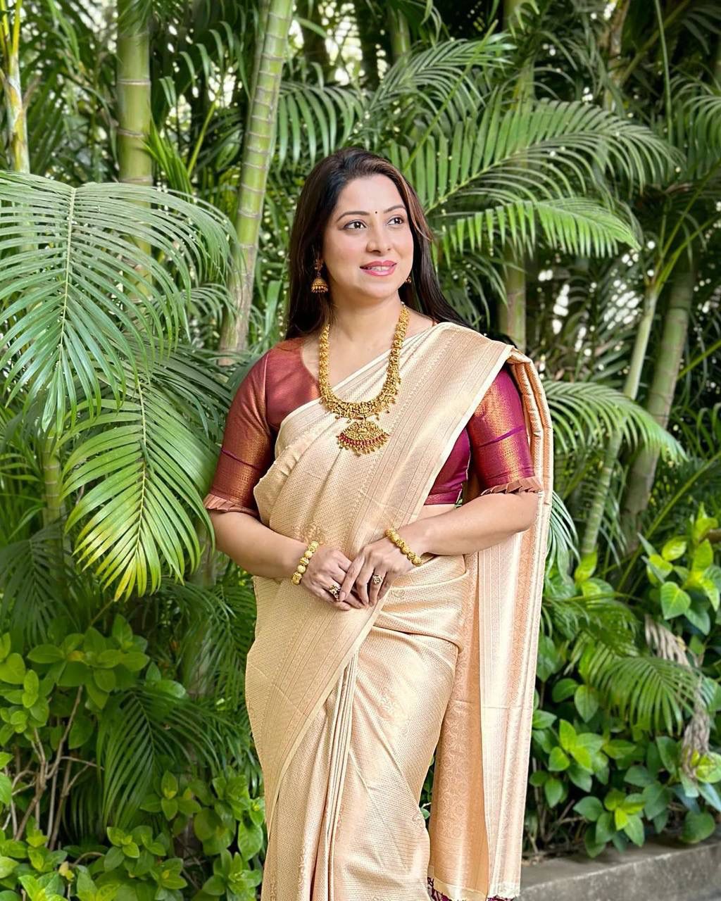 OFF WHITE BANARASI SILK SAREE WITH HEAVY BROCADE BLOUSE