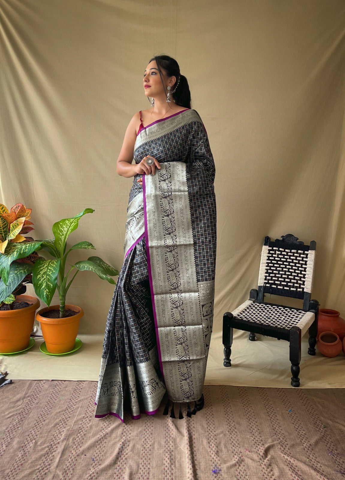 ONYX BLACK PURPLE HANDLOOM BANARASI SILK SAREE