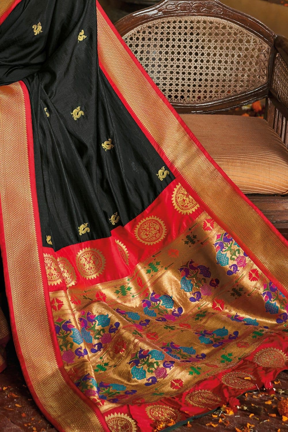 SHOOTING BLACK GOLD ZARI WOVEN PAITHANI SILK SAREE WITH DESIGNER BLOUSE