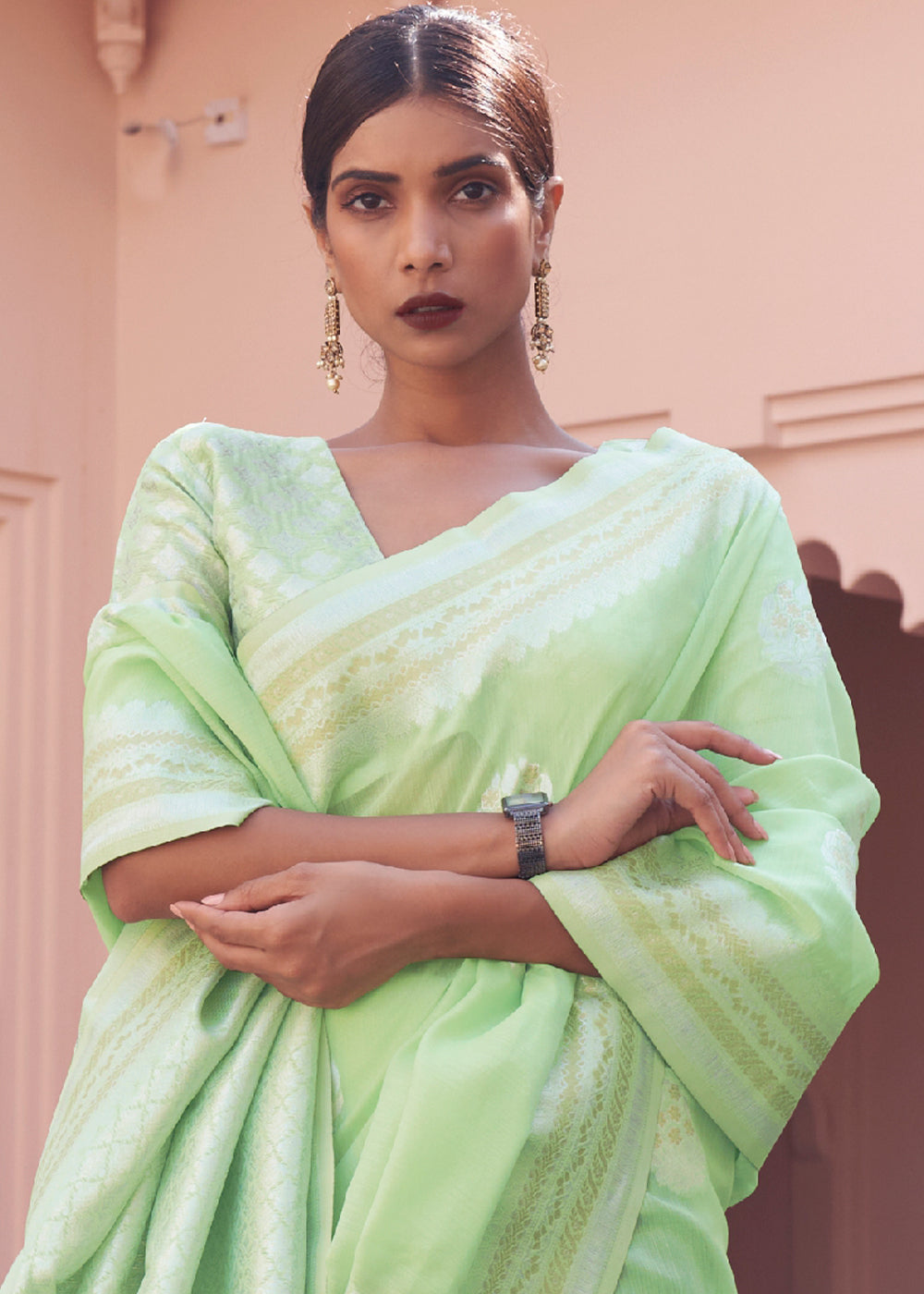 Enchanting Emerald: Handwoven Banarasi Linen Silk Saree