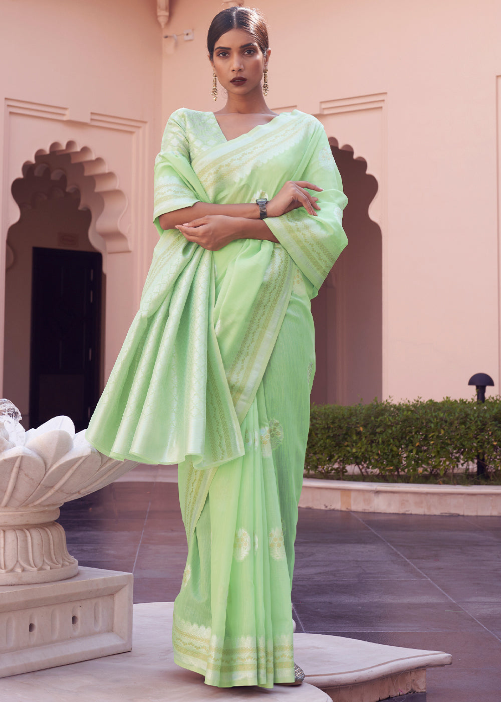 Enchanting Emerald: Handwoven Banarasi Linen Silk Saree