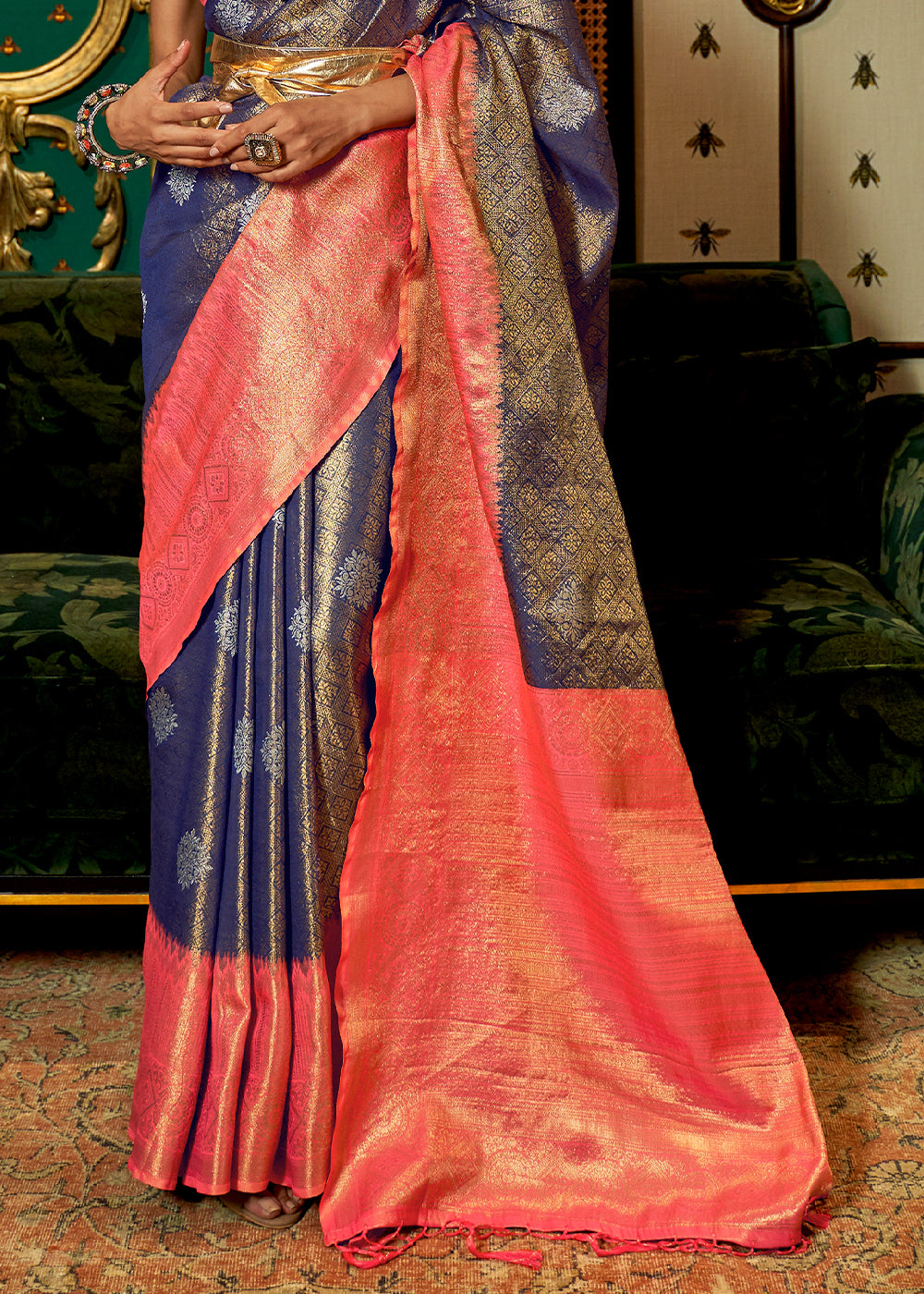 Timeless Thulian Pink and Blue Kanjivaram Silk Saree with Intricate Zari Weaving