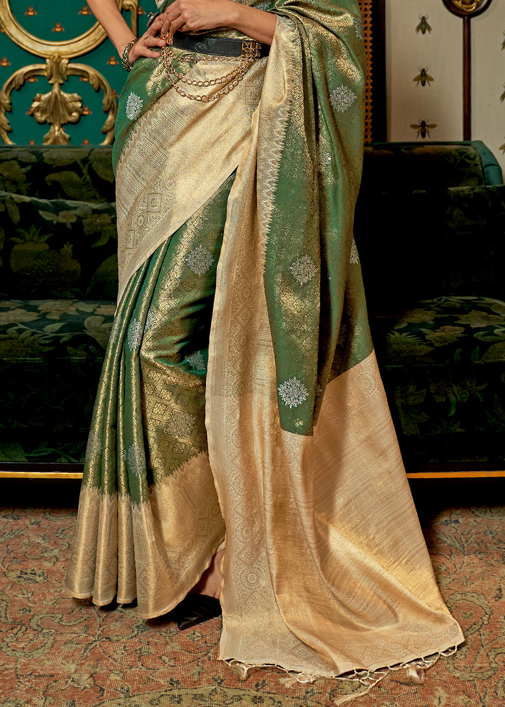 Timeless Moss Green and Beige Kanjivaram Silk Saree with Traditional Zari Weaving