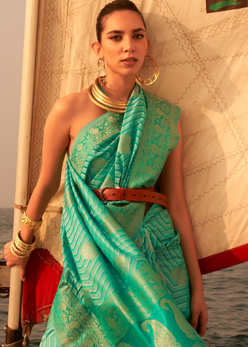 Elegant Green Dual Tone Banarasi Satin Silk Saree - A Timeless Classic for Your Wardrobe