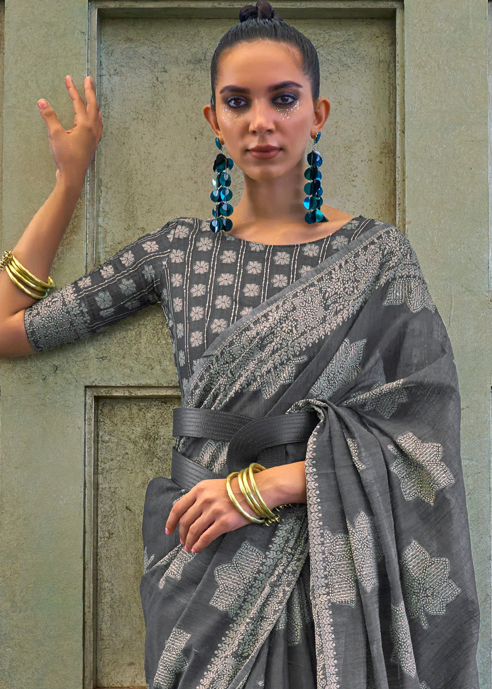 Exquisite Grey Lucknowi Chikankari Silk Saree - A Timeless Piece of Art
