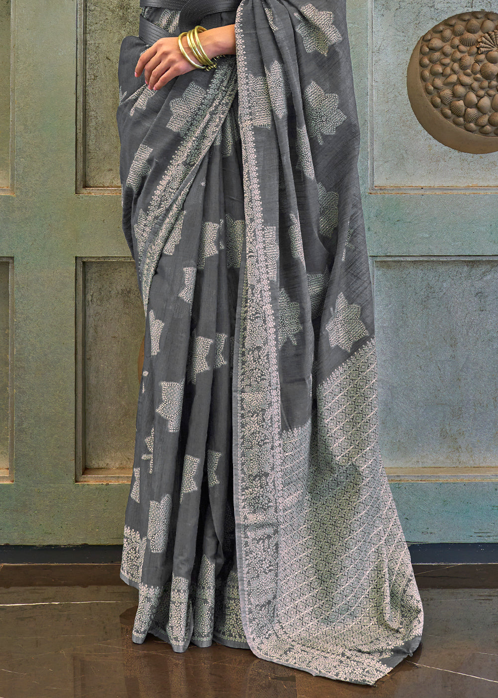 Exquisite Grey Lucknowi Chikankari Silk Saree - A Timeless Piece of Art