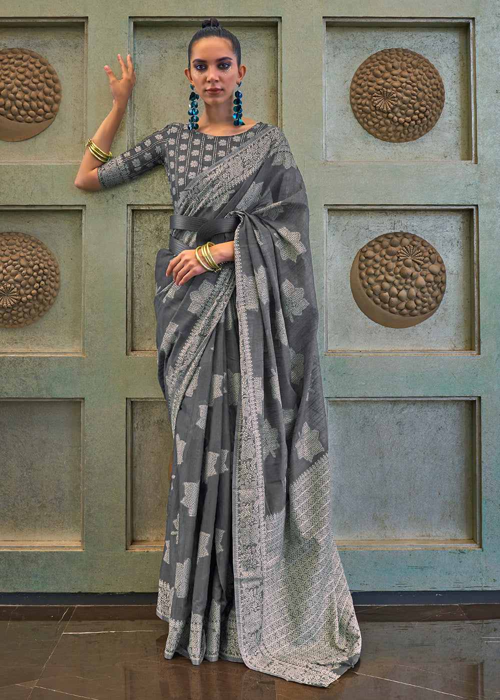 Exquisite Grey Lucknowi Chikankari Silk Saree - A Timeless Piece of Art