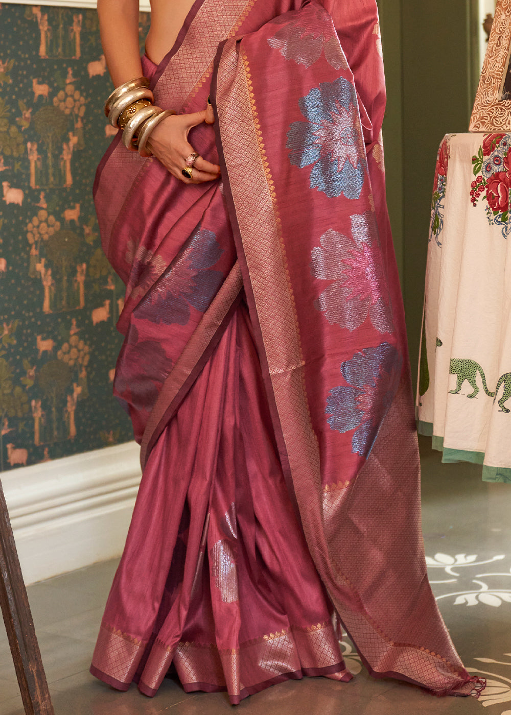 vintage Rose: Handwoven Faded Red Banarasi Silk Saree