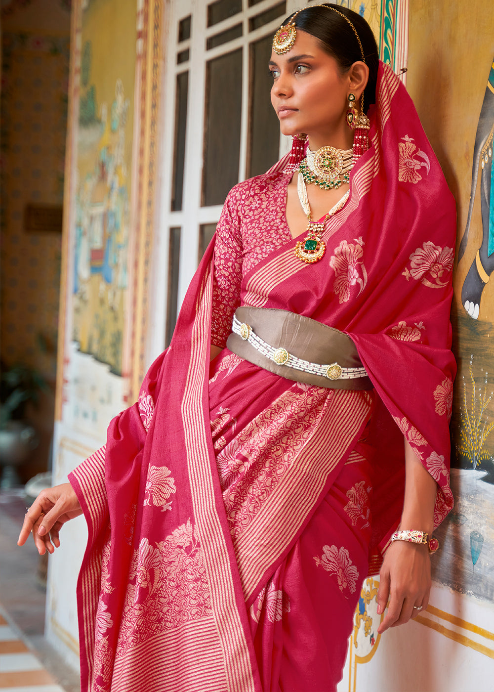 Exquisite Elegance: Discover the Charm of Our Rani Pink Banarasi