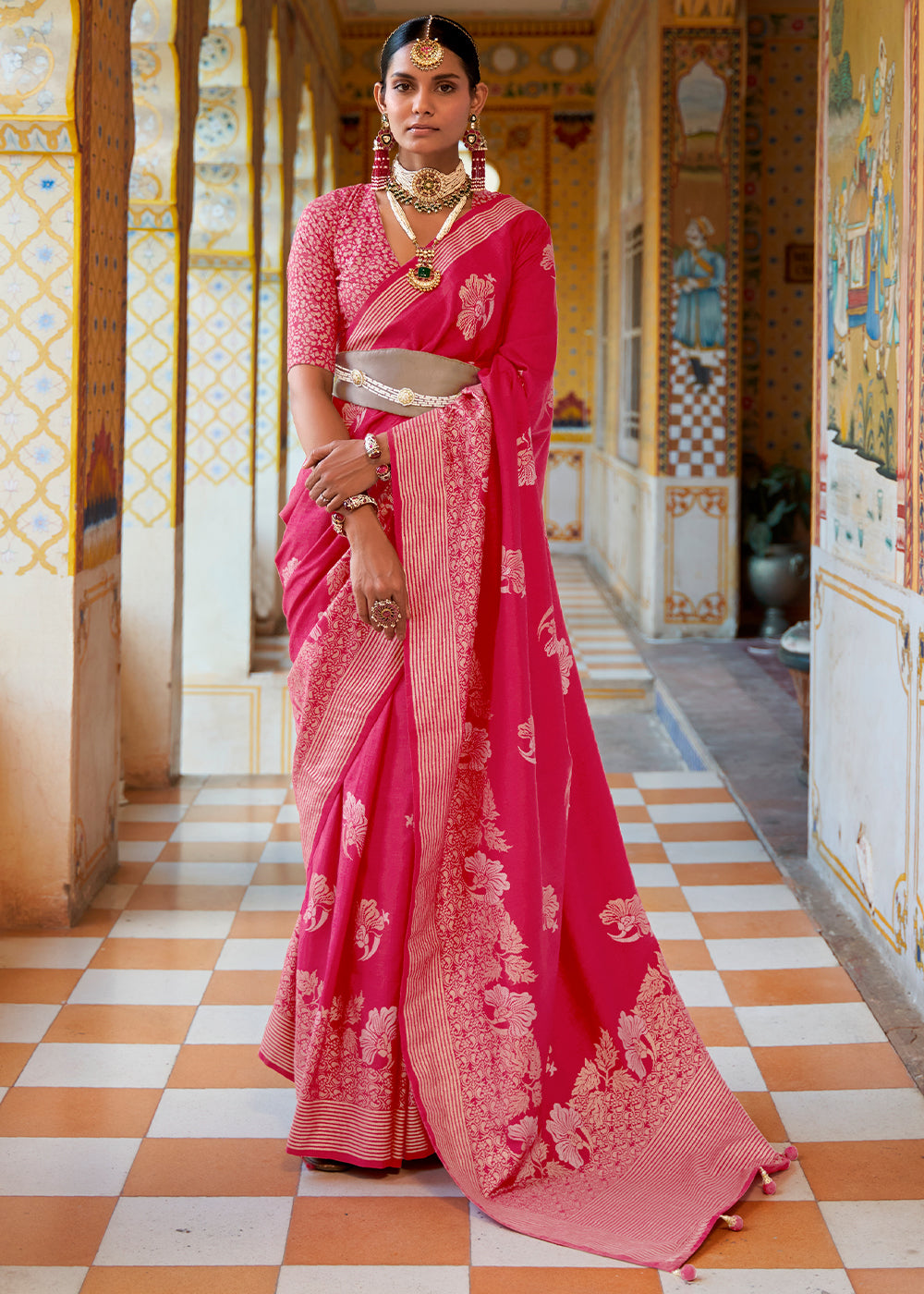 Exquisite Elegance: Discover the Charm of Our Rani Pink Banarasi