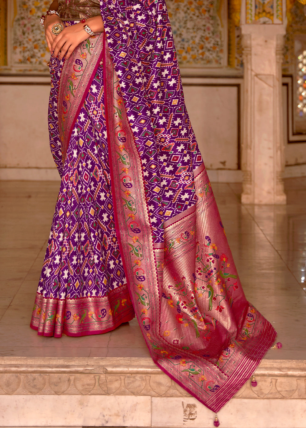 A Fusion of Grace and Style Elegant Purple Patola Silk Saree
