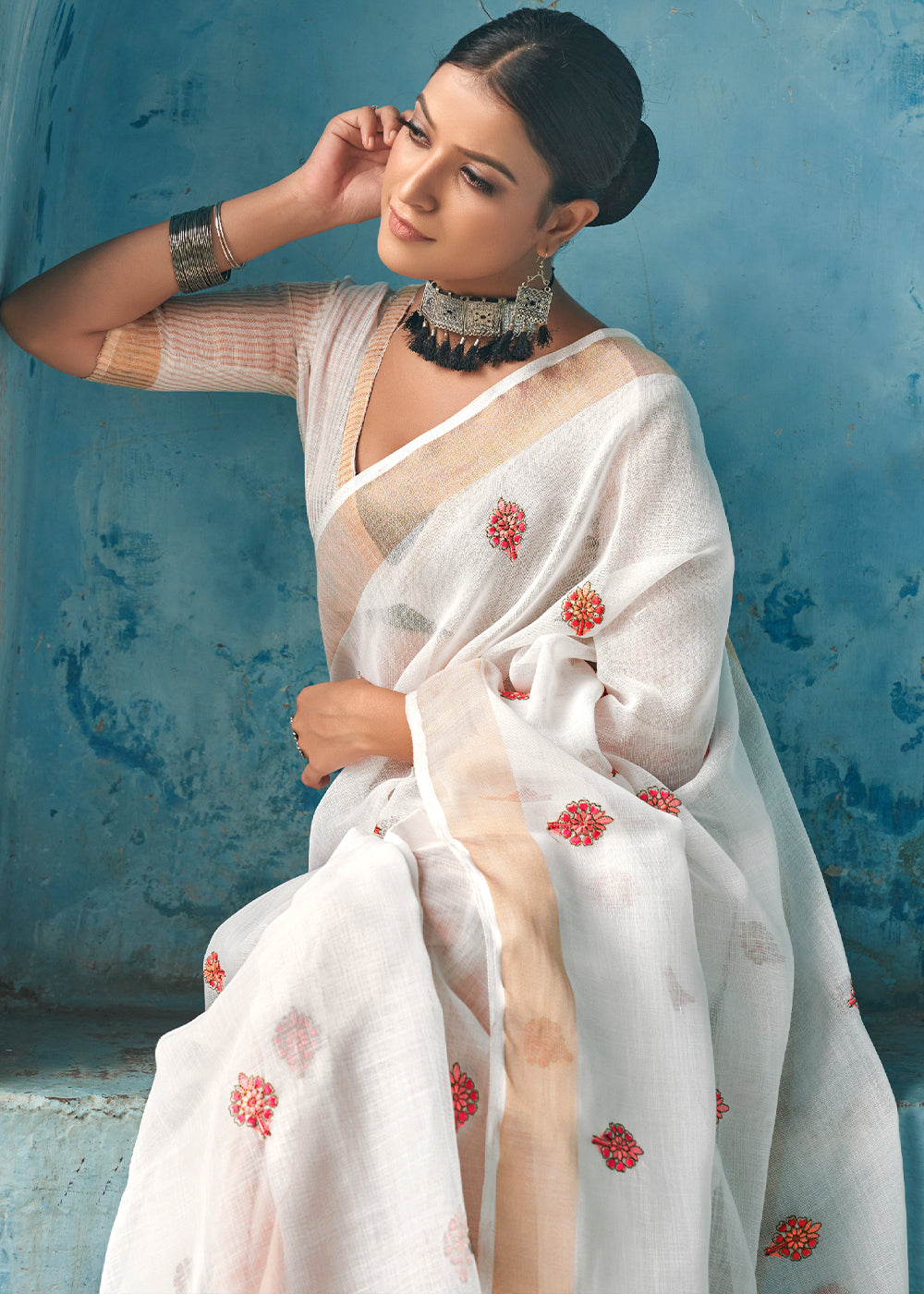 Pure Elegance: A Frostine White Linen Saree for Timeless Beauty