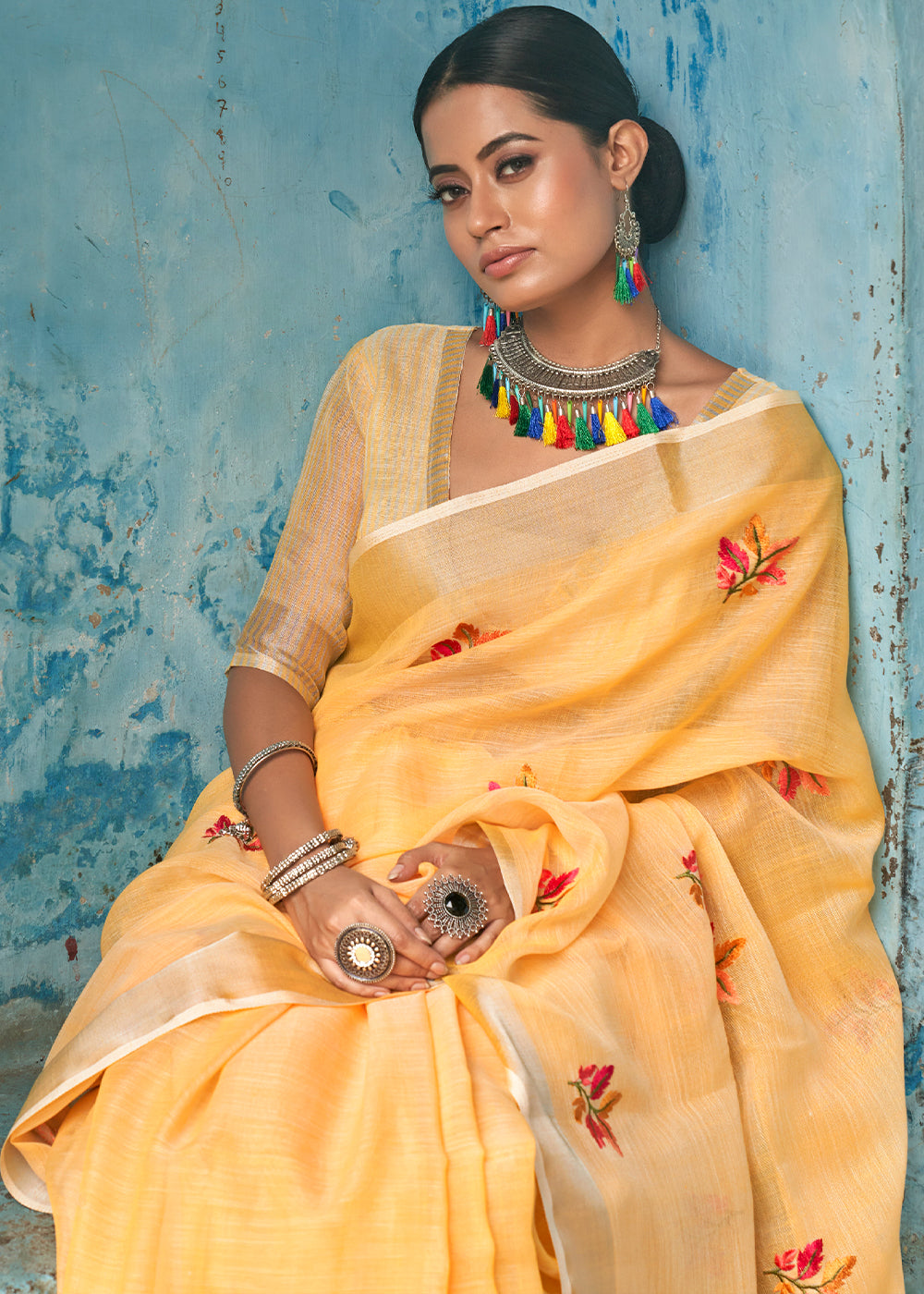 Sunny Bloom: A Thick Yellow Linen Saree for Vibrant Charm