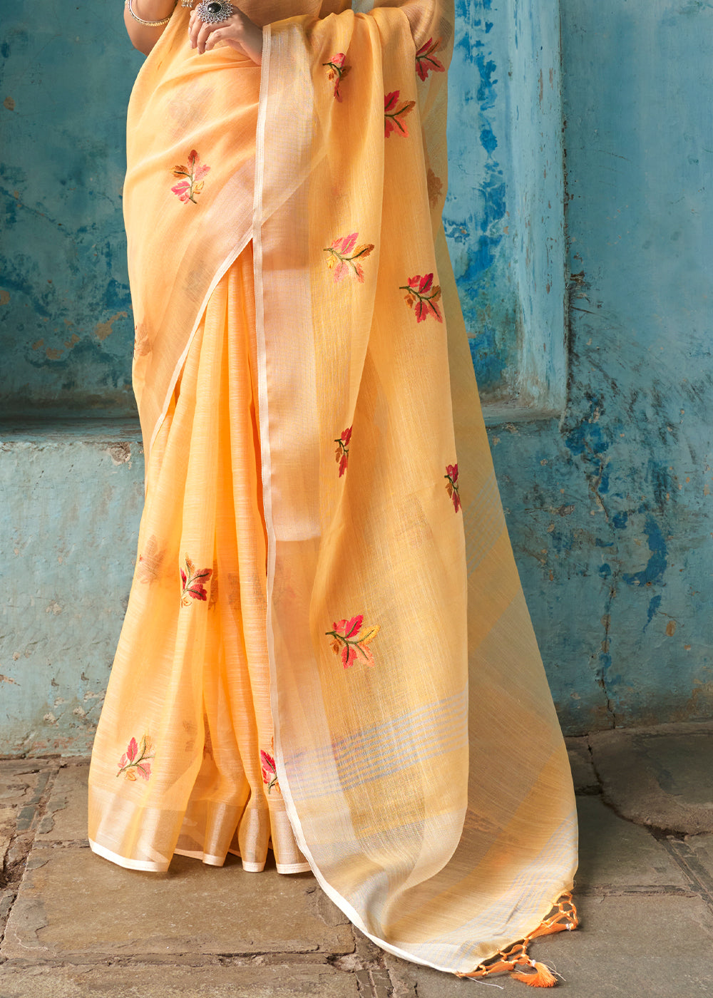 Sunny Bloom: A Thick Yellow Linen Saree for Vibrant Charm