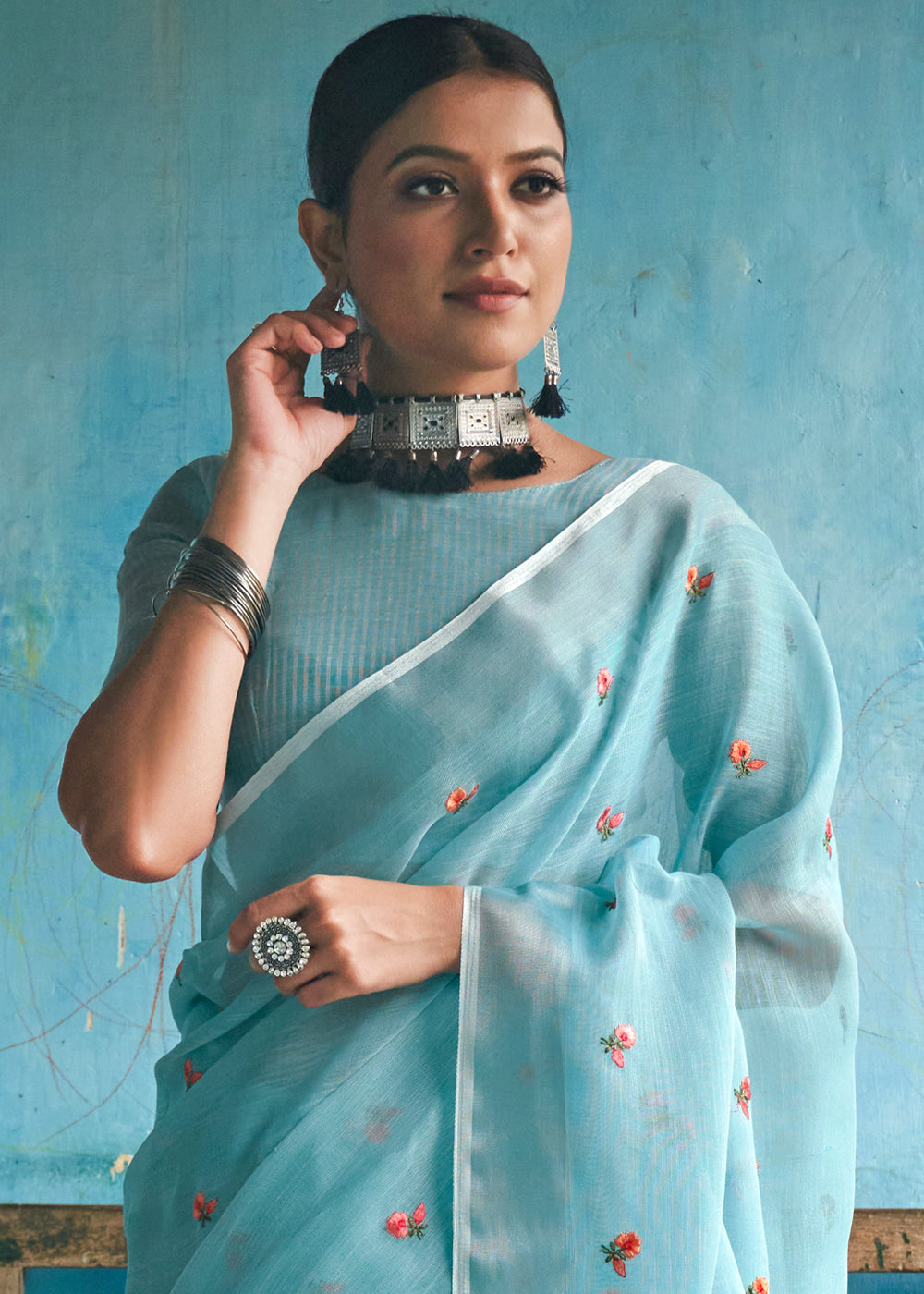 Serene Skies: A Sky Blue Linen Saree for Tranquil Beauty