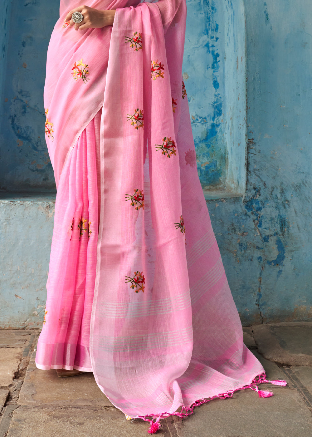 Regal Blush: A Princess Pink Linen Saree for Majestic Elegance