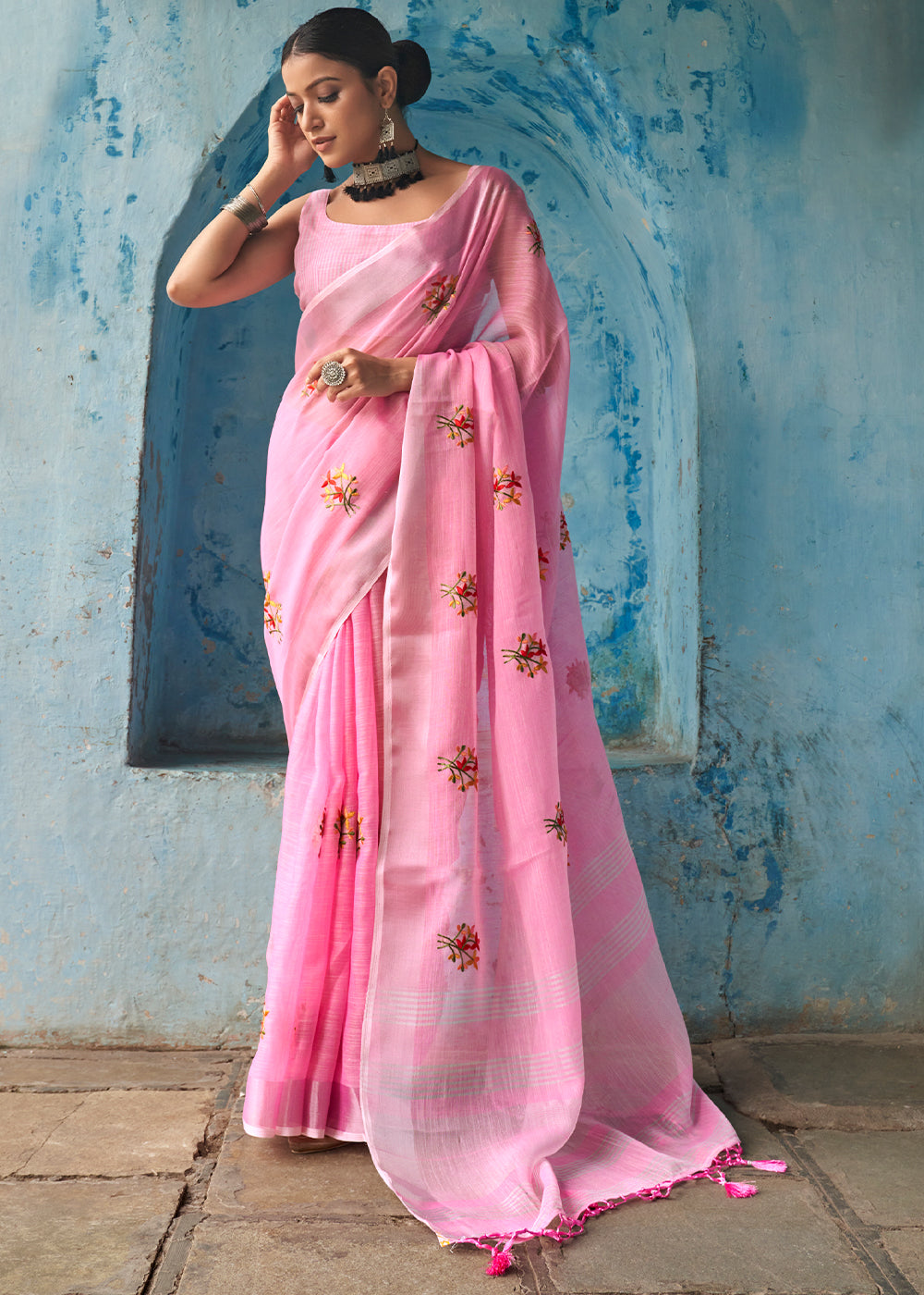 Regal Blush: A Princess Pink Linen Saree for Majestic Elegance