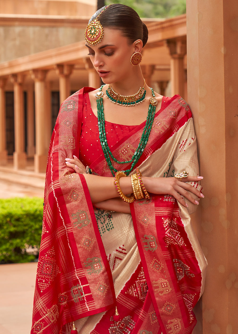 The Radiant Fusion of Pink and Red in Patola Saree