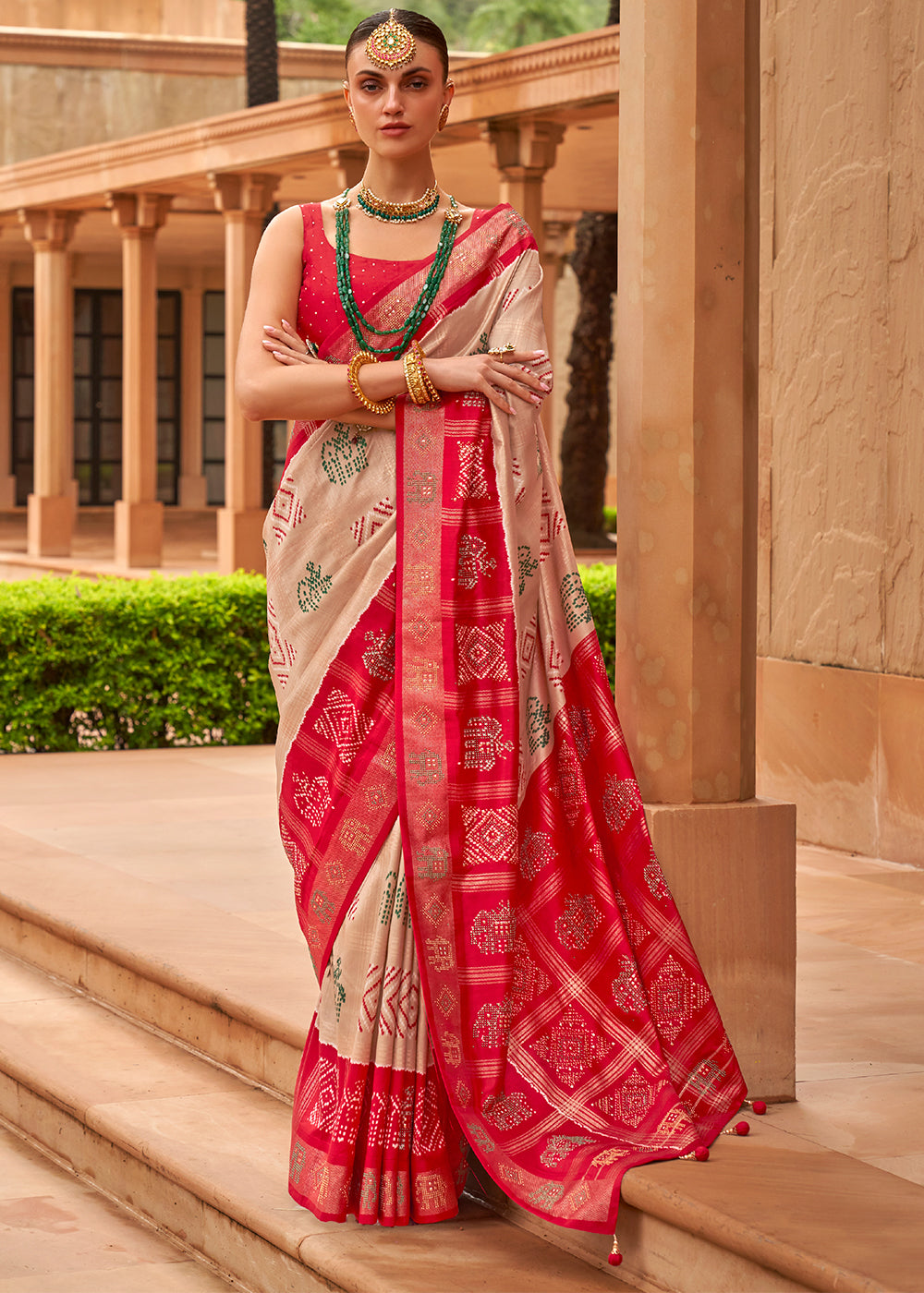 The Radiant Fusion of Pink and Red in Patola Saree